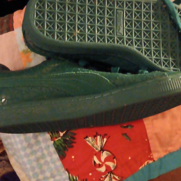 Nwot green and gold puma shoes women's size 7 - Picture 5 of 5